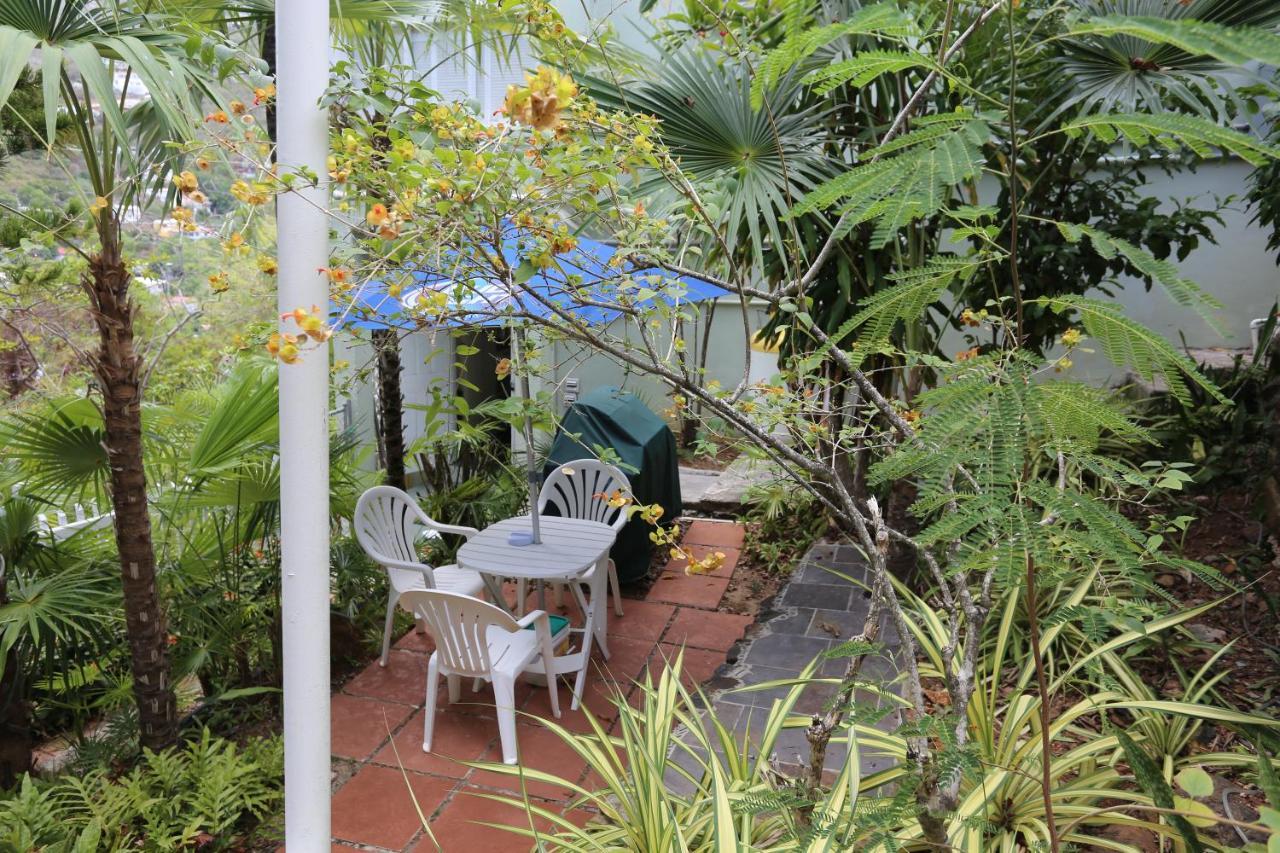The Green Iguana Hotel ชาร์ลอตต์อะมาลี ภายนอก รูปภาพ