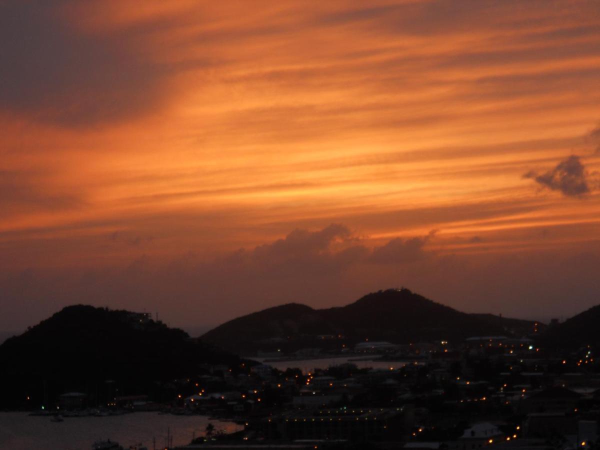 The Green Iguana Hotel ชาร์ลอตต์อะมาลี ภายนอก รูปภาพ