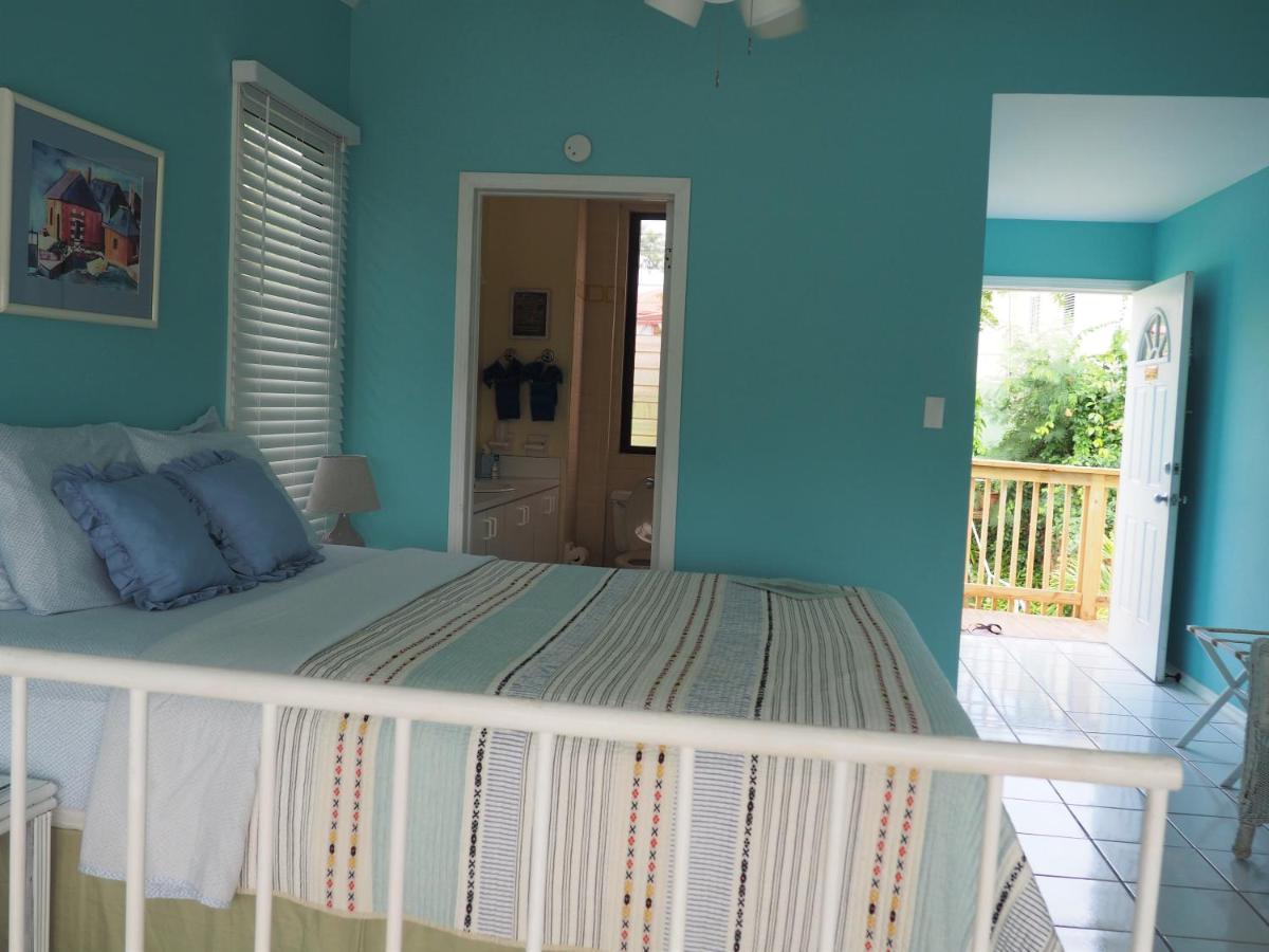 The Green Iguana Hotel ชาร์ลอตต์อะมาลี ภายนอก รูปภาพ