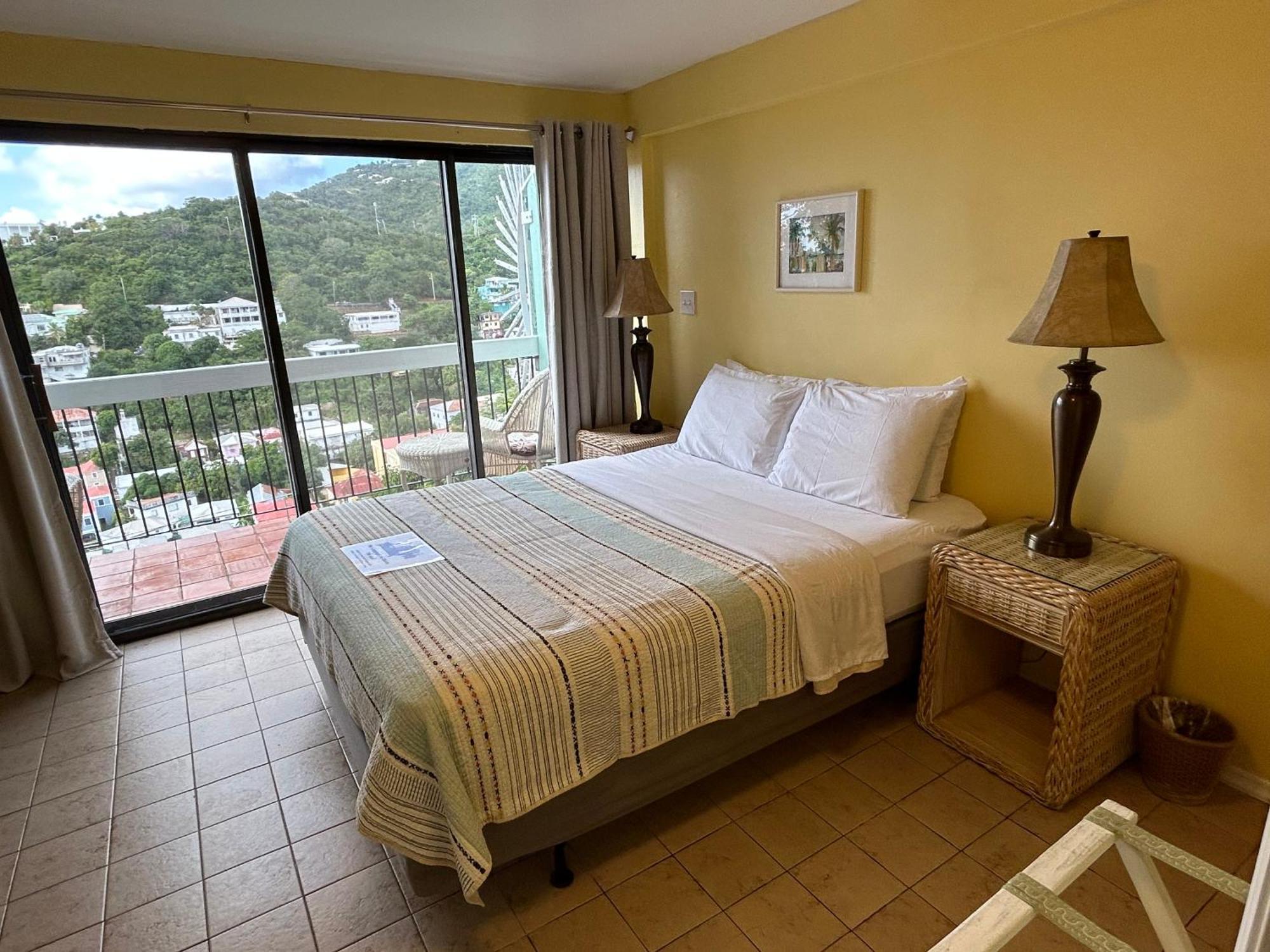 The Green Iguana Hotel ชาร์ลอตต์อะมาลี ภายนอก รูปภาพ